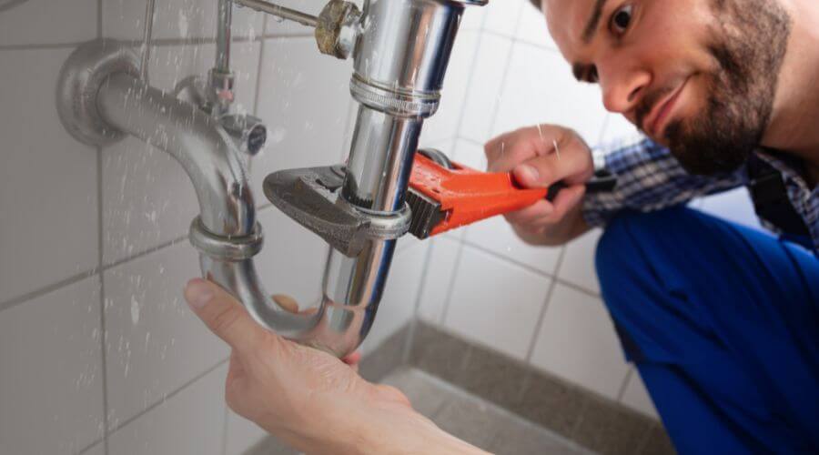 Professional same day plumber services in Banquete, TX